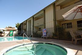 2 Bd/2 Bath 15 Minutes From Downtown San in San Diego, CA (Photo 3 of 5)