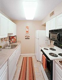 Reduced Rates! Parking Available! in Hattiesburg, MS (Photo 3 of 5)
