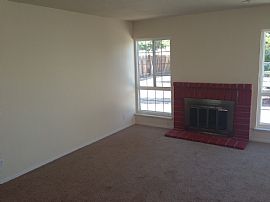 3 Bedroom/2 Bathroom House For Rent in Palmdale, CA (Photo 4 of 7)