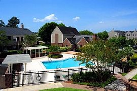 2 Bd/2 Bath Great Lake Views in Jacksonville, FL (Photo 2 of 5)