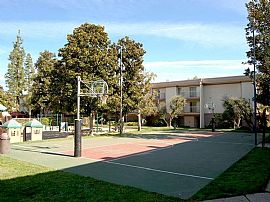 2 Bd/2 Bath Walk to The Beach with Great in Seal Beach, CA (Photo 4 of 5)