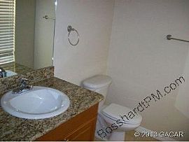 2 Bed 2.5 Bath Condo Rental in Gainesville, FL (Photo 3 of 4)