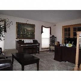 Absolutely Gorgeous 4br 2 5ba Home By Th in Gages Lake, IL (Photo 2 of 5)