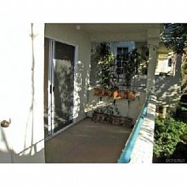 Charming 2/2 in The Malibu Creek Gated C in Calabasas, CA (Photo 3 of 5)