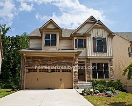 Minutes to I 85- Collins Hill Schools in Suwanee, GA