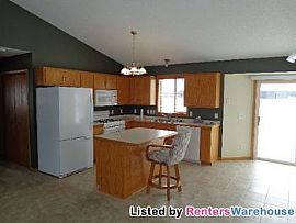 Like New/4bd/2ba/3-Car/split-Entry In in Becker, MN (Photo 2 of 5)