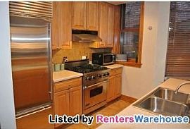 Beautifully Updated 2bd/1bh Brownstone! in Saint Paul, MN (Photo 2 of 5)