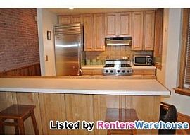 Beautifully Updated 2bd/1bh Brownstone! in Saint Paul, MN (Photo 3 of 5)