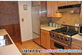 Beautifully Updated 2bd/1bh Brownstone! in Saint Paul, MN (Photo 4 of 5)