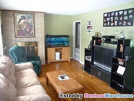 Fridley 3 Bedroom W/tons of Space! in Fridley, MN (Photo 4 of 5)