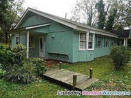 Country Retreat.Minutes From Shopping A in Ellenwood, GA