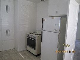 Spacious 1 Bedroom 1 Bath with Shared Gara in Burbank, CA (Photo 3 of 5)