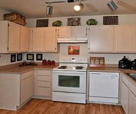 Mins From Shopping, Dining and Arrowhead T in Glendale, AZ (Photo 3 of 5)