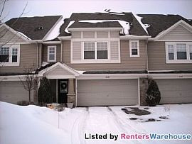 Excellent 3 Bed/3.5bath Townhome in Plym in Minneapolis, MN