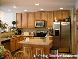 Excellent 3 Bed/3.5bath Townhome in Plym in Minneapolis, MN (Photo 2 of 5)