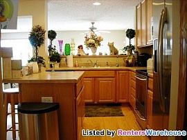 Excellent 3 Bed/3.5bath Townhome in Plym in Minneapolis, MN (Photo 3 of 5)