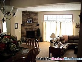 Excellent 3 Bed/3.5bath Townhome in Plym in Minneapolis, MN (Photo 5 of 5)