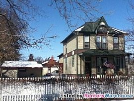 4 Bedroom 1 Block From Downtown Farmingt in Farmington, MN (Photo 3 of 5)