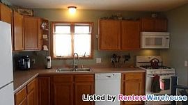 Split Level 4bd/2ba Chaska Home For Rent in Chaska, MN (Photo 3 of 5)