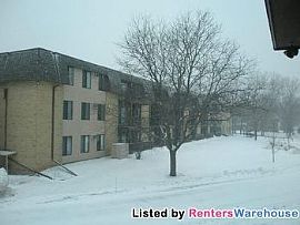 Very Nice 2bd/2ba Condo in Shoreview! in Lino Lakes, MN (Photo 2 of 5)