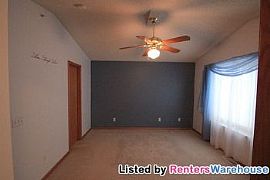 Beautiful Two Level Townhome in Blaine in Blaine, MN (Photo 4 of 5)