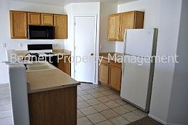 Single Family Rental Home in Glendale in Glendale, AZ (Photo 3 of 5)