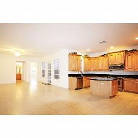 Gorgeous 3bd/2 5ba Townhome with Stainless in Boca Raton, FL (Photo 2 of 5)