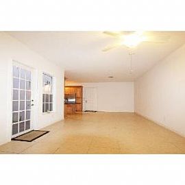 Gorgeous 3bd/2 5ba Townhome with Stainless in Boca Raton, FL (Photo 4 of 5)