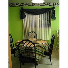 Great Location 3br 2ba Town Home Across in Baltimore, MD (Photo 2 of 5)