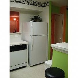 Great Location 3br 2ba Town Home Across in Baltimore, MD (Photo 3 of 5)