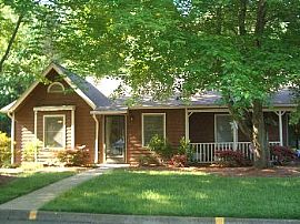 Wonderful Townhome Off of Country Club! in Peace Haven Estates, NC