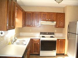 Wonderful Townhome Off of Country Club! in Peace Haven Estates, NC (Photo 3 of 5)