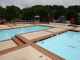 2 Bd/2 Bath 9 Foot Ceilings Restort Styl in Charlotte, NC (Photo 4 of 5)