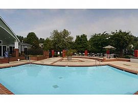 2 Bd/2 Bath 9 Foot Ceilings Restort Styl in Charlotte, NC (Photo 5 of 5)