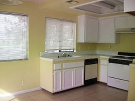 Great 2 Br/ 1 Ba in Nice Multiplex in Hemet, CA (Photo 2 of 3)