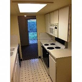 Outst and Ing Condo! Water, Sewer and Ga in Tacoma, WA (Photo 2 of 5)