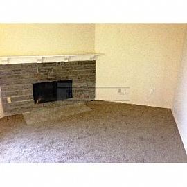 Outst and Ing Condo! Water, Sewer and Ga in Tacoma, WA (Photo 4 of 5)