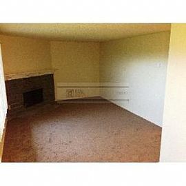 Outst and Ing Condo! Water, Sewer and Ga in Tacoma, WA (Photo 5 of 5)