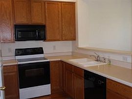 Beautiful 2100 Sqft Foot Townhome - Fini in Denver, CO (Photo 4 of 5)