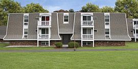 2 Bd/1 Bath Half a Month Free Rent Promo in Rocky Hill, CT (Photo 2 of 5)