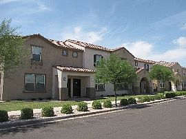 2 Bedroom Affordable Great Phoenix Locat in Phoenix, AZ (Photo 4 of 5)