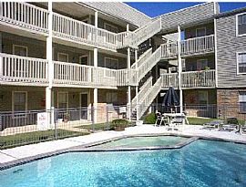 2 Bd/2 Bath The Gardens Offers One and T in Heights, TX