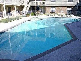 2 Bd/2 Bath The Gardens Offers One and T in Heights, TX (Photo 2 of 5)