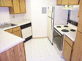 2 Bd/2 Bath The Gardens Offers One and T in Heights, TX (Photo 4 of 5)