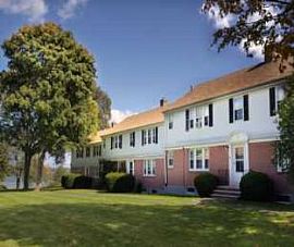 Pet Friendly 2 Bedroom on The Waterfront in Portland, ME