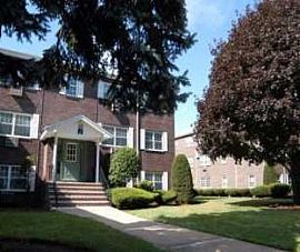 2 Bedroom 5 Minutes to Salem! in Salem, MA