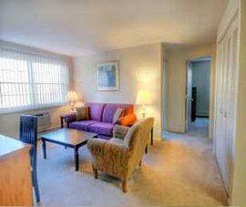 2 Bedroom 5 Minutes to Salem! in Salem, MA (Photo 3 of 5)