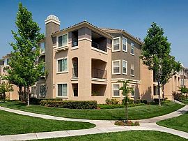 2 Bd/2 Bath Close to Shopping, Highways, in San Jose, CA (Photo 3 of 5)