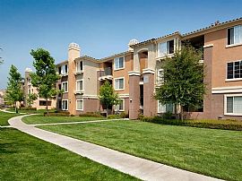 2 Bd/2 Bath Close to Shopping, Highways, in San Jose, CA (Photo 4 of 5)