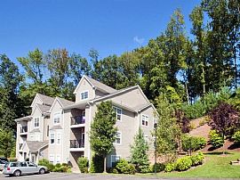 3 Bd/2 Bath Near I-84, Metro- North and Da in Danbury, CT (Photo 3 of 5)